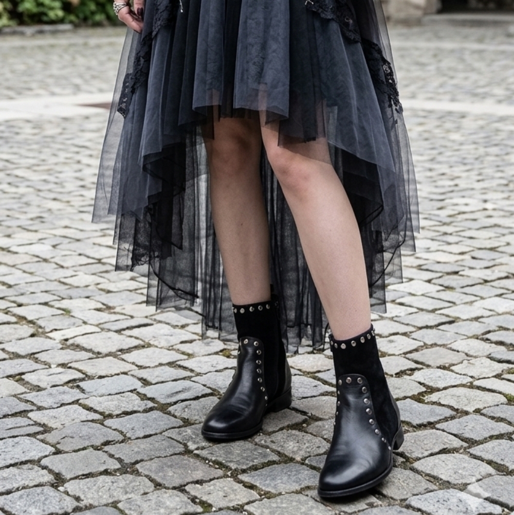 NewBark Luxury Leather Black Studded Ankle Boots EUC